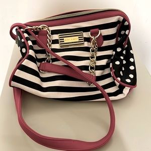 Medium purse with both long and short straps